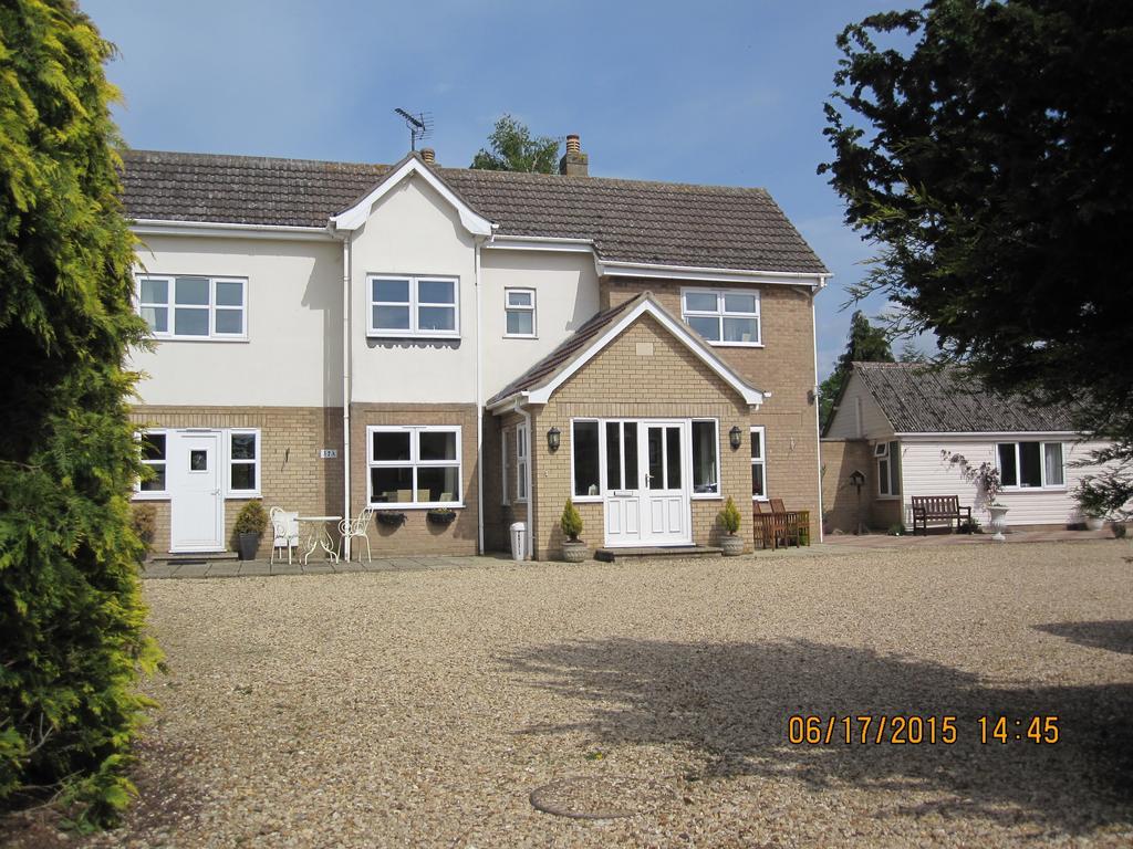 Barn Lodge Peterborough Exterior photo